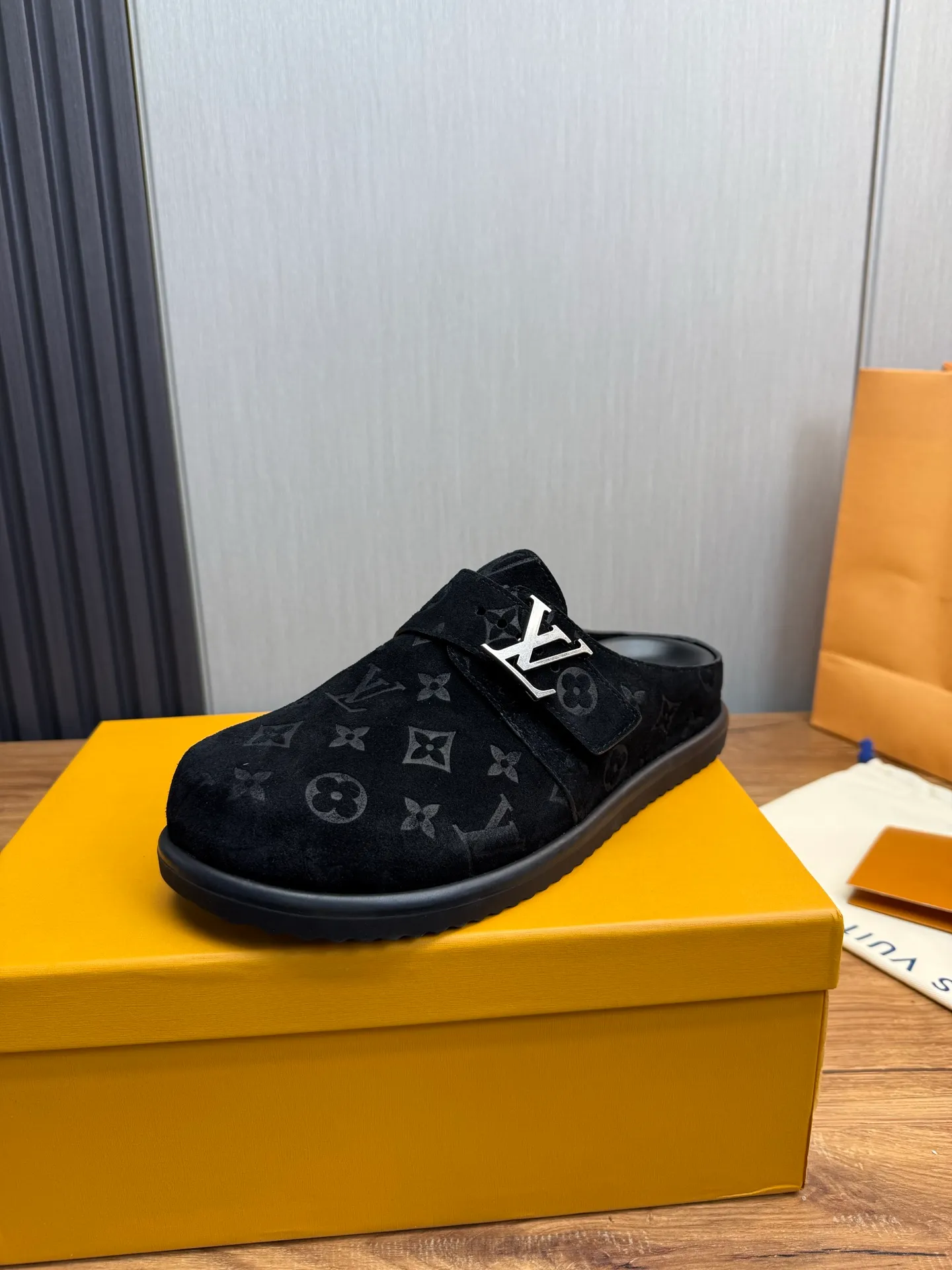 Men's shoes 💰520💰 Lv. hot selling men's slippers 🔥 🩴Official website one to one production 38-45 sizes 45 46 🉑️Customized!